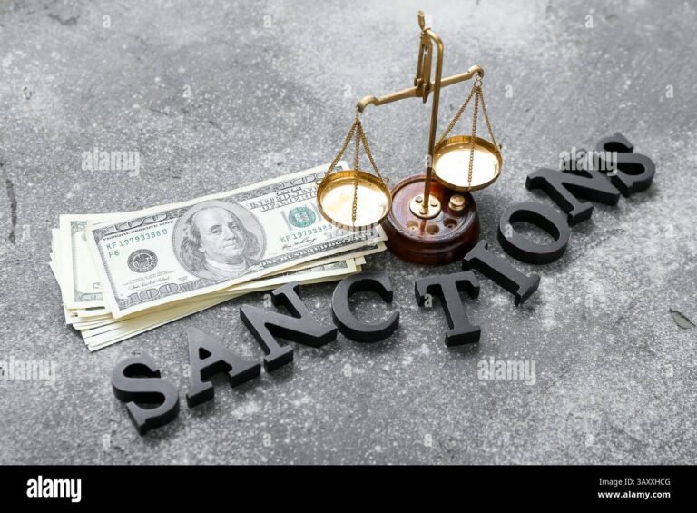 balance de justice avec billets dargent flous 1