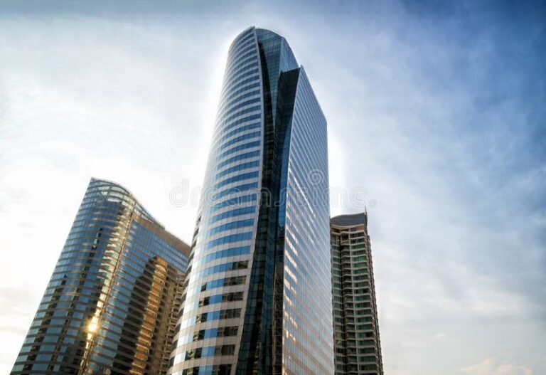 batiments commerciaux modernes en centre ville