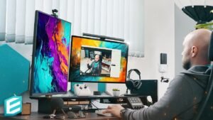 camera avec micro sur bureau professionnel moderne