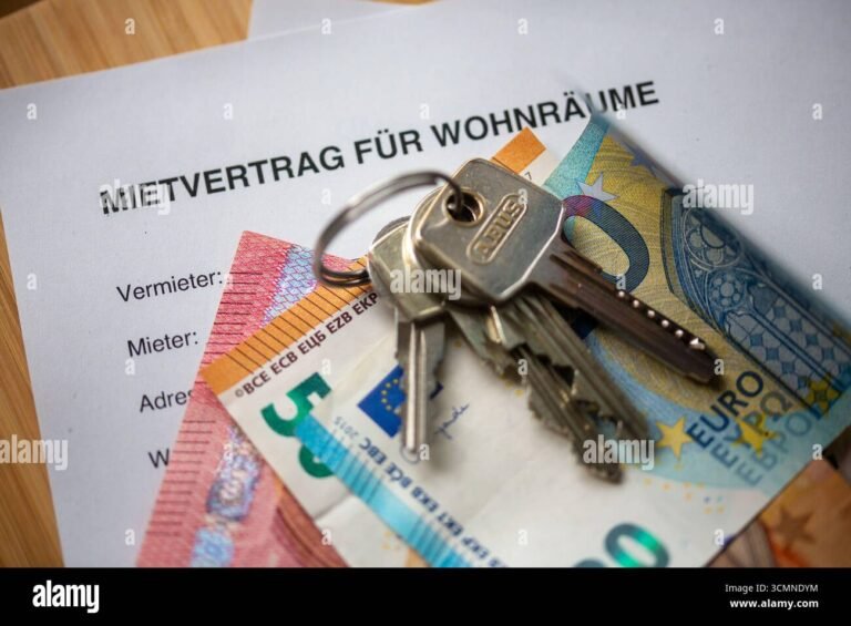 Quelles Sont Les Dispositions Clés Du Bail Civil Dans Le Code Civil 4 contrat de bail civil avec cles sur table