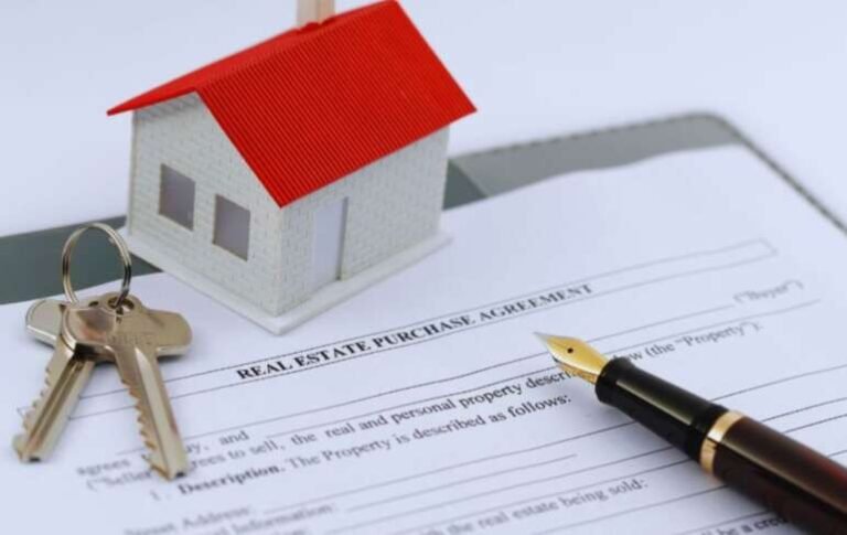contrats immobiliers avec cles et documents juridiques
