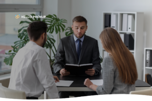 couple discutant calmement avec avocat