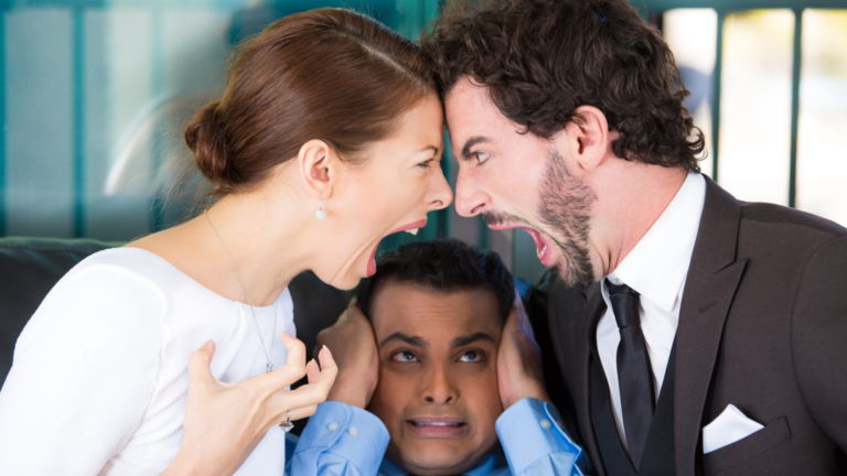 Pourquoi Mon Ex Refuse-t-il La Liquidation De Notre Bien Commun 25 couple en desaccord devant une maison partagee 1