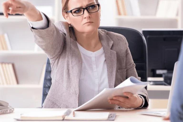 employe stresse face a decision de licenciement