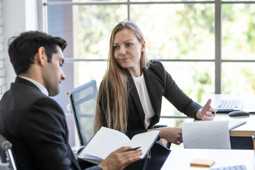 employeur discutant avec salarie en periode dessai 1