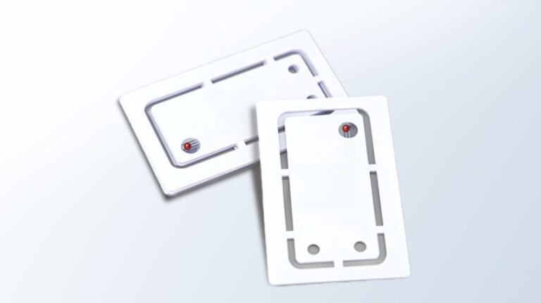 Qu'est-ce que la technologie d'identification par radiofréquence (RFID) 1 etiquette rfid lumineuse sur produit moderne