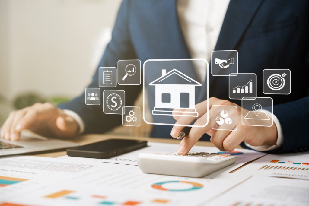 Comment Réaliser Une Évaluation Précise D’un Bien Immobilier Pour Une Succession 2 expert immobilier evaluant une maison elegante