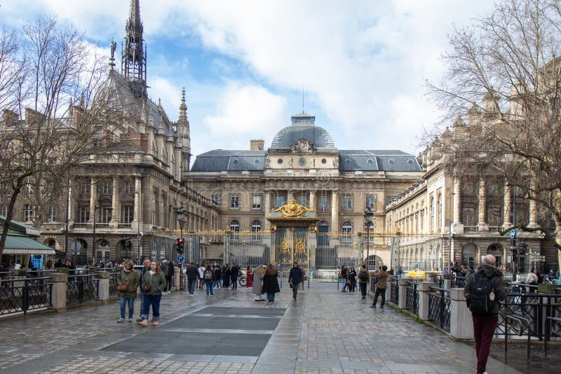 Quels sont les services offerts au Palais de la Justice de Paris