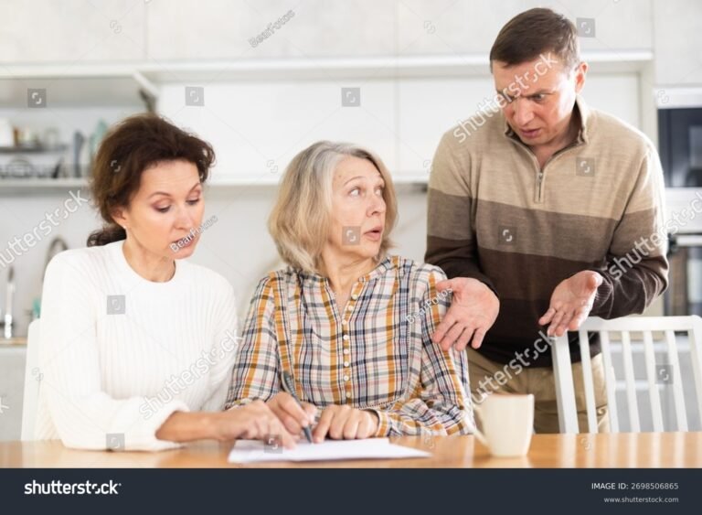 Quelle est la part d'héritage pour les frères et sœurs en droit français 10 famille partage heritage autour dune table