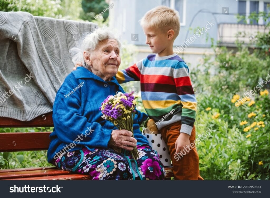 grand parents et petits enfants se retrouvant joyeusement