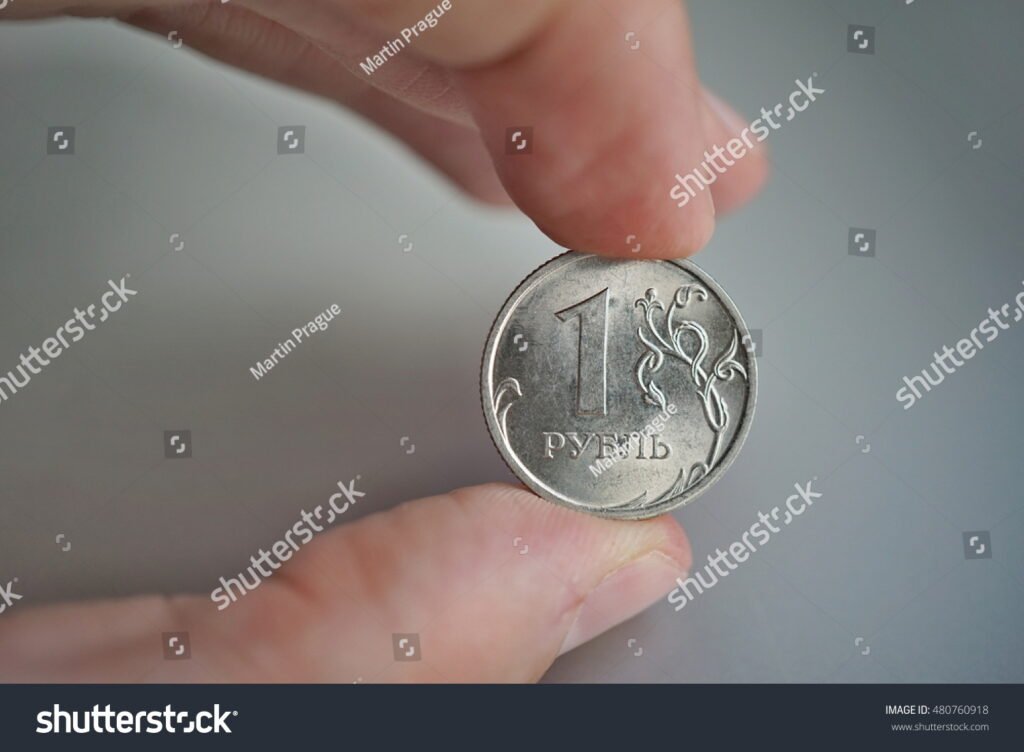 main tenant une piece dargent lumineuse