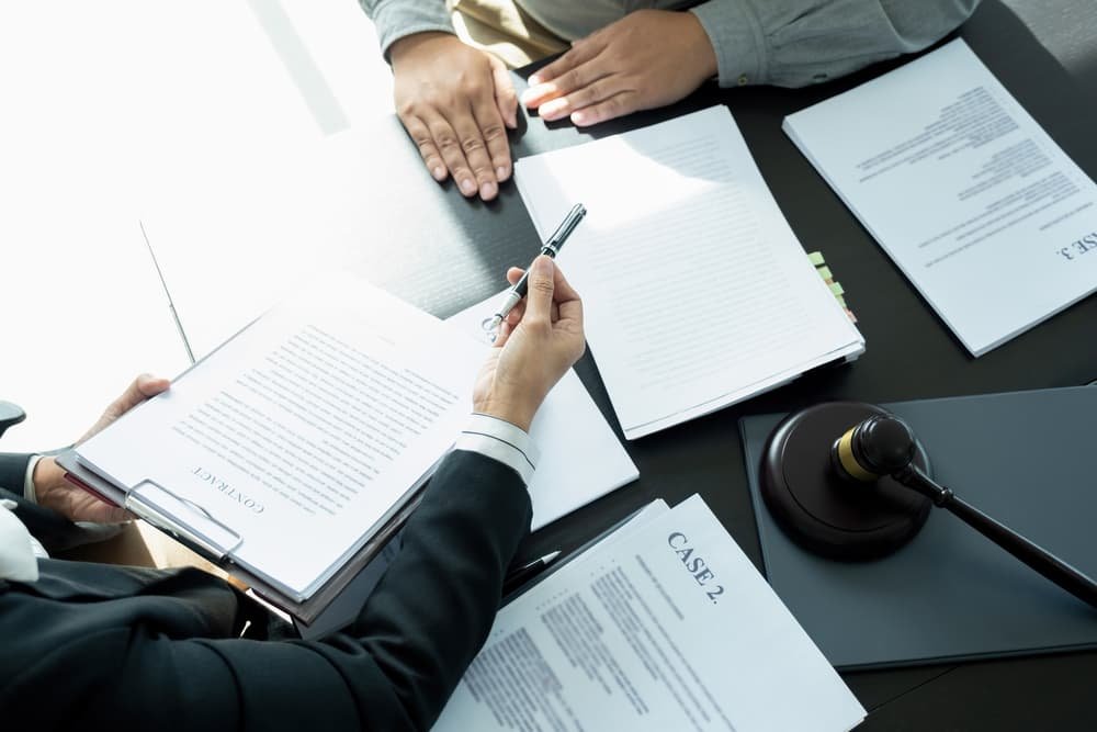 personne determinee preparant une defense juridique