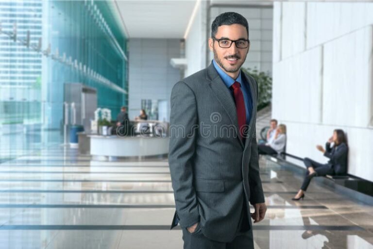 portrait elegant dun avocat en cabinet