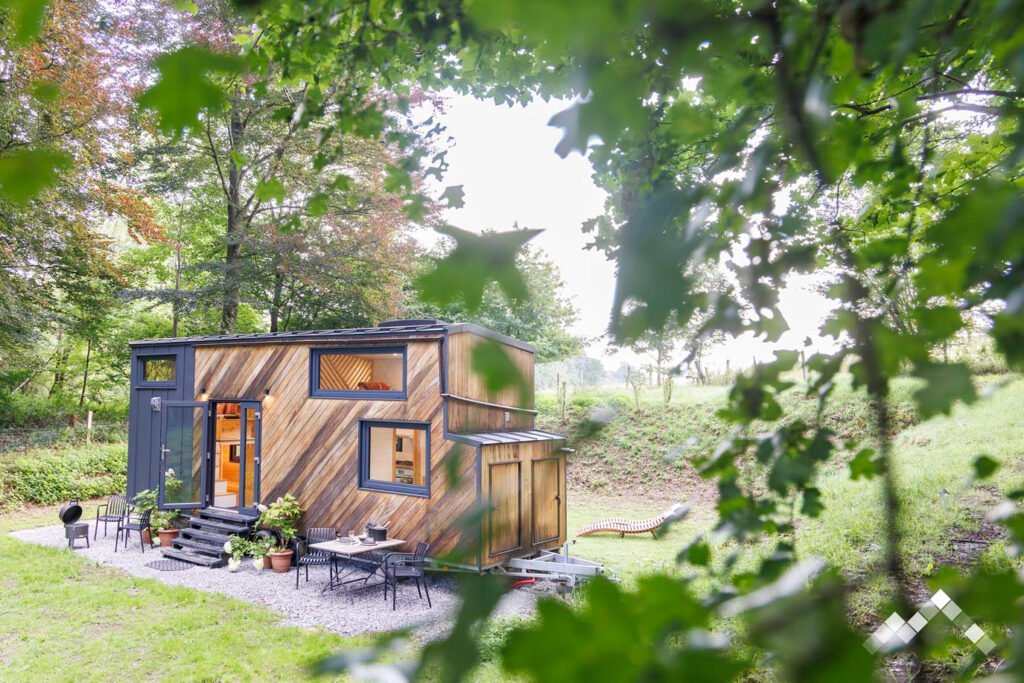 tiny house sur terrain naturel verdoyant