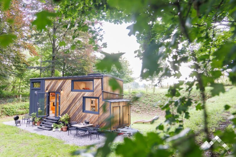 tiny house sur terrain naturel verdoyant